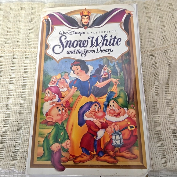 Disney Masterpiece Collection VHS Snow White Fox & Hound Alice in Wonderland - Picture 3 of 9